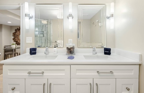 Cheesman Park Apartment | Garden Apartment | Decor Upgrades | Capitol Hill
