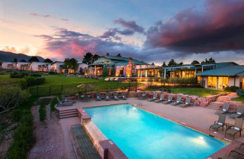 West Colorado Springs Hotel | Garden of the Gods Resort & Club