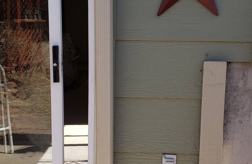 Colorado Springs Apartment | Garden Studio Retreat with non - modern relaxing & Private Entrance - Quaint