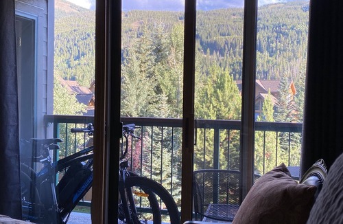 Mountain House Condo | Gateway River Run: 2 Suites, Walk to Lifts, Slope Views, Washer/Dryer