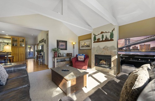 Estes Park House | Gateway to the Wildside - Lodge-Style Townhome Near Rocky Mountain National Park! -- EV #3453