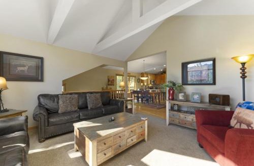 Estes Park House | Gateway to the Wildside Townhouse