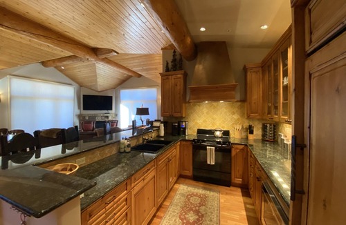 Crested Butte Condo | Getaway in CB with your family @ 4 bedroom Penthouse@Black Bear Lodge!