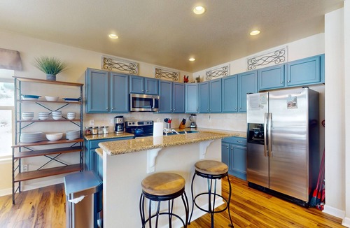 Silvercreek House | Getaway with fireplace, gas fire pit, shared pool/hot tub-minutes to ski & golf