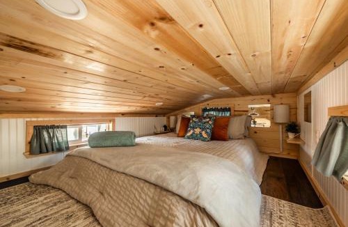 Woodland Park Apartment | Glamping Under the Stars Firepit, BBQ & Views