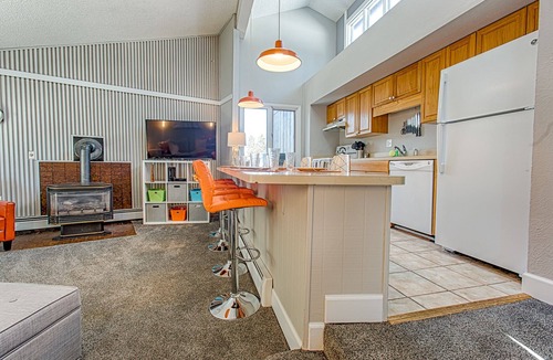 Peak 8 Condo | Gold Camp Gold Pan Condo: On Shuttle Route