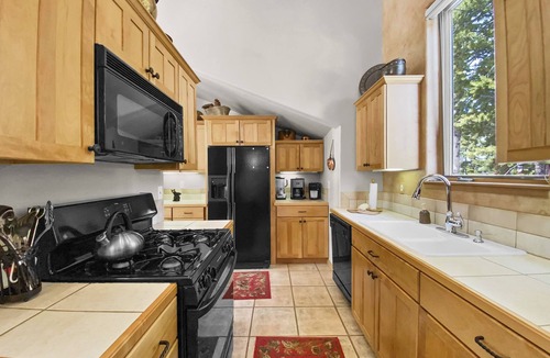 Warrior's Mark West House | Gold King Chalet 3 Bedroom Townhouse by RedAwning