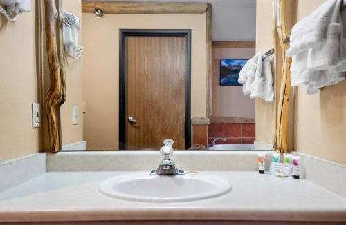 Cripple Creek Hotel | Gold King Mountain Inn