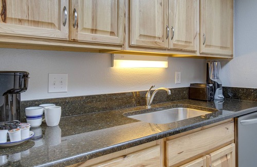 Golden Condo | Golden Condo Rental Near Mountains & Hiking Trails