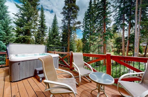 Crown House | Golden Crown Cabin