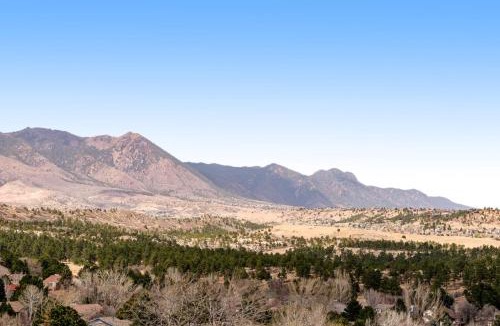 Northwest Colorado Springs House | Golden Hills Retreat A