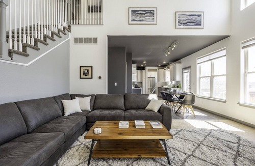 Pleasant View House | Golden Home on the Hill near Red Rocks