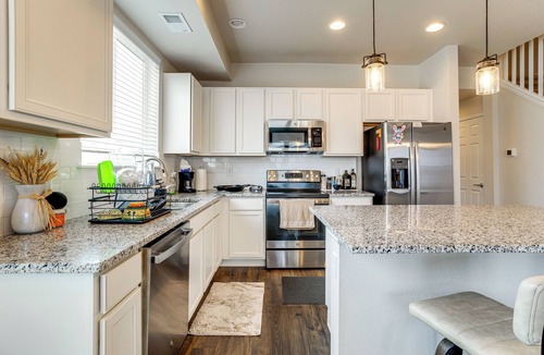 Dupont House | Golf, Hike & Explore: Family Retreat in Denver