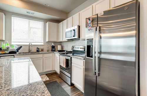Dupont House | Golf, Hike & Explore: Family Retreat in Denver