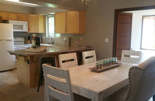 Redlands House | Golf - Winery - Hike - Bike