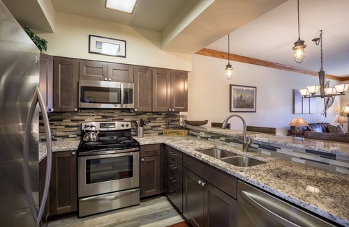 Steamboat Springs Condo | Gondola base -TOP FLOOR -2 bed/2 bath. Perfect ski area base location 🎿