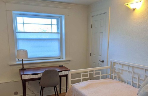 Congress Park House | Gorgeous 2 Bdrm Congress Park Condo month to month