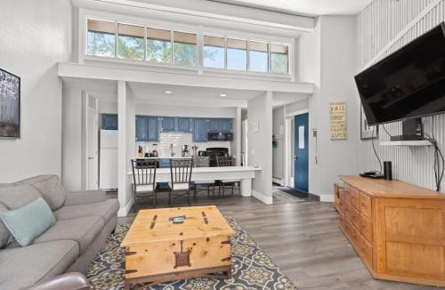 Peak 8 House | Gorgeous 2BR Home In Town Minutes from Skiing