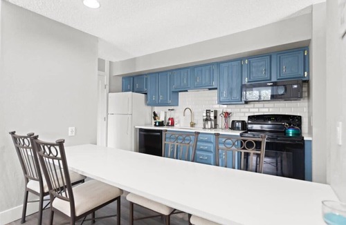 Peak 8 Condo | Gorgeous 2BR Home In Town, Minutes from Skiing!