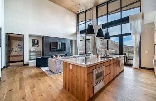 Snowmass Village Condo | Gorgeous 3 Bedroom Condo, Snowmass, Rooftop Pool!