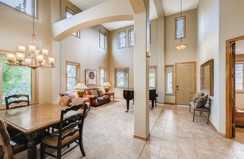 Westridge House | Gorgeous 4 Bedroom House in Golf Course Community