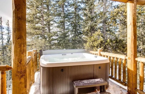 Valley of the Sun Cabin | Gorgeous Cabin with HOT TUB & AMAZING Views!