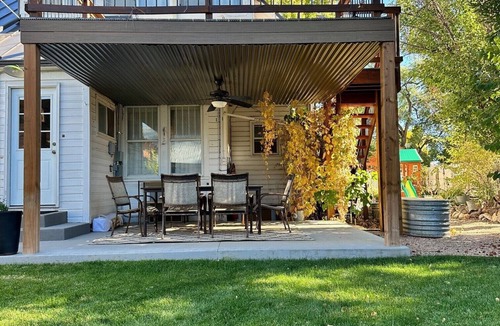 Montrose House | Gorgeous downtown beauty! 2min walk to local restaurant's/Main Street Montrose
