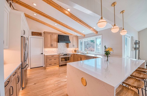North Boulder House | Gorgeous home in the peaceful Wonderland lake neighborhood