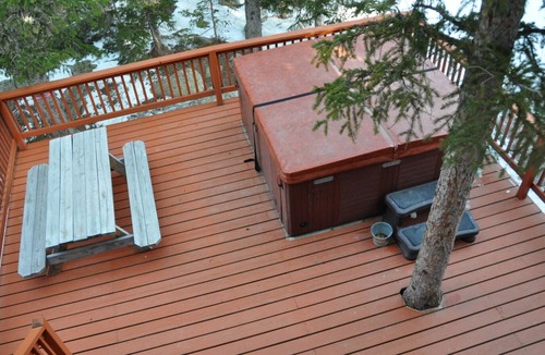 Saint Mary's Cabin | Gorgeous Mountain Cabin with Hot Tub and Glacier hiking year round