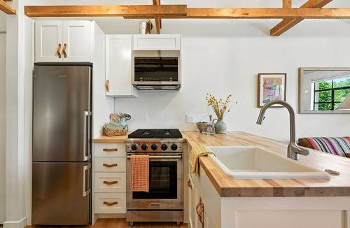 Lower Arapahoe Apartment | Gorgeous Refurbished Vintage Apt in the Heart of Boulder