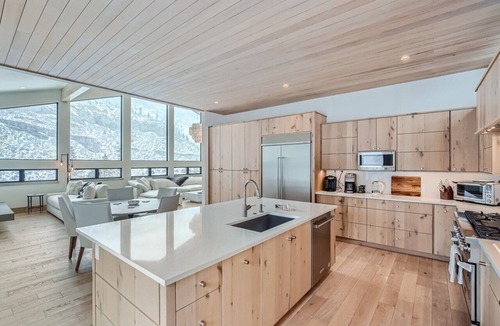 Intermountain House | Gorgeous Residence, Hot Tub, Game Room, Minutes to Slopes