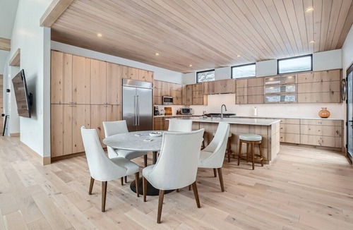 Intermountain House | Gorgeous Residence, Hot Tub, Game Room, Minutes to Slopes