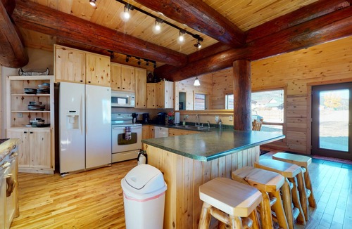 South Fork Cabin | Gorgeous riverfront home with private hot tub/deck/free WiFi/full kitchen
