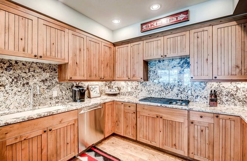 Avon Condo | Gorgeous, True Ski-in/out Condo in Bear Paw Lodge with On-Site Pool & Hot Tub