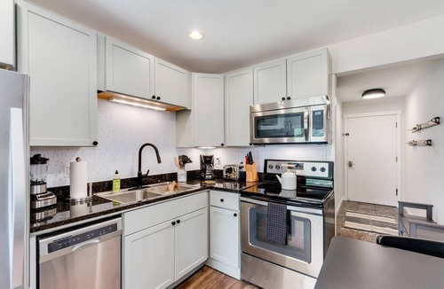 Historic District Condo | Gorgeous View in Town - Walk to Lifts