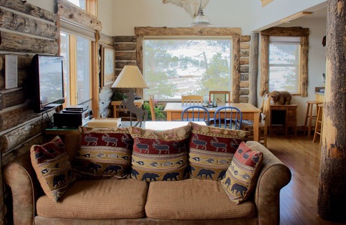 Livermore Cabin | Gorgeous Views, Great Outdoors for Romance, Families and Beloved Pets