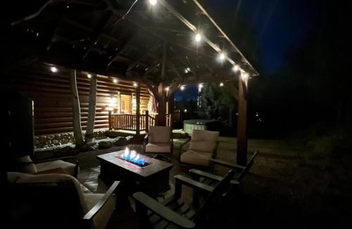 Innsbruck Val Moritz House | Granby Panoramic Paradise! Hot tub and firepit!