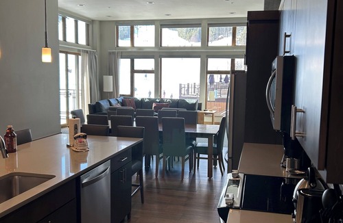 Peak 8 Condo | Grand Colorado 4BR luxury condo, slopeside, sleeps 16, in fabulous Breckenridge