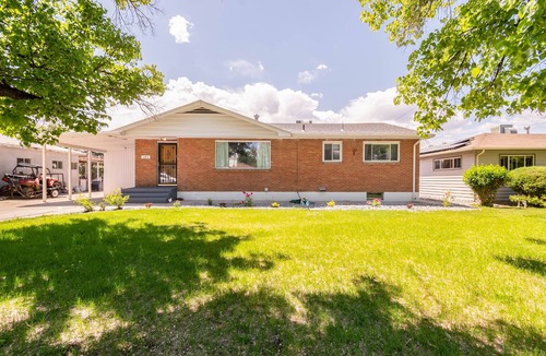 Grand Junction House | Grand Junction House near Colorado Mesa University and St. Mary's Hospital.
