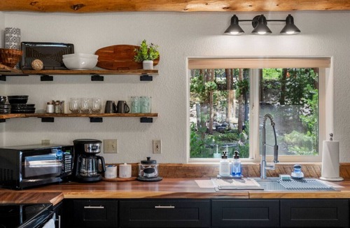 Grand Lake Cabin | Grand Lake Gem | Walk to Lake/Town | Stylish Decor