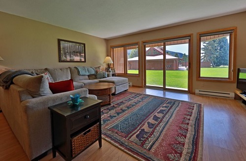 Grand Lake Condo | Grand Lake Oasis: Lakeside Condo near Rocky Mountain Nat Park