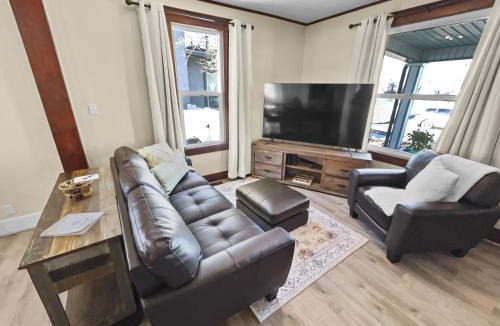 Grand Junction House | Grand Lodge home