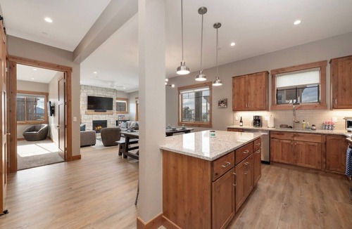 Fraser Condo | Grand Park B202 · Winter Park/Fraser Condo W/Hot Tub & Mountain View
