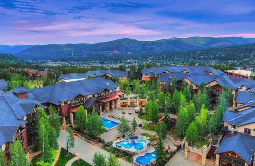 Four O'Clock Resort | Grand Timber Lodge