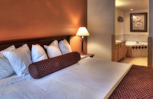 Peak 9 Resort | Grand Timber Lodge- 1 Bedroom and jacuzzi !SKI IN/OUT!