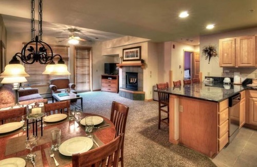 Peak 9 Resort | Grand Timber Lodge- 1 Bedroom and jacuzzi !SKI IN/OUT!