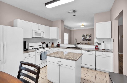 Klein House | Granite Gorge · Spacious 4-bed 2.5 bath home with large backyard