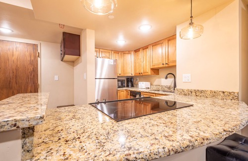Copper Mountain Village Condo | Great condo just steps from American Eagle and Flyer lifts. 2 master bedrooms