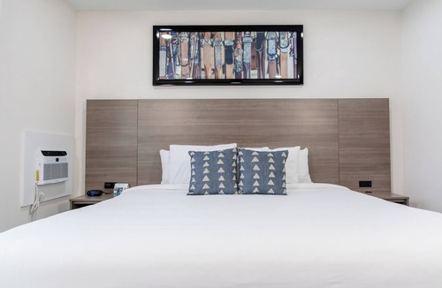Steamboat Springs Hotel | Great Deal! Serene Unit, Near Ski Lifts, Free Shuttle Service, Hot Tub, Jacuzzi, Hiking, Ice Skating
