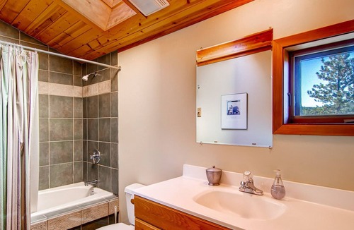 Nederland House | Great Family Home! Hot Tub! Huge Deck! 7 Miles from Downtown Nederland & Private